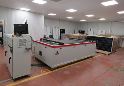 Interior del laboratorio para módulos fotovoltaicos 