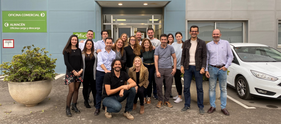 Equipo de Amara NZero Valencia junto a Juan García Buitrón