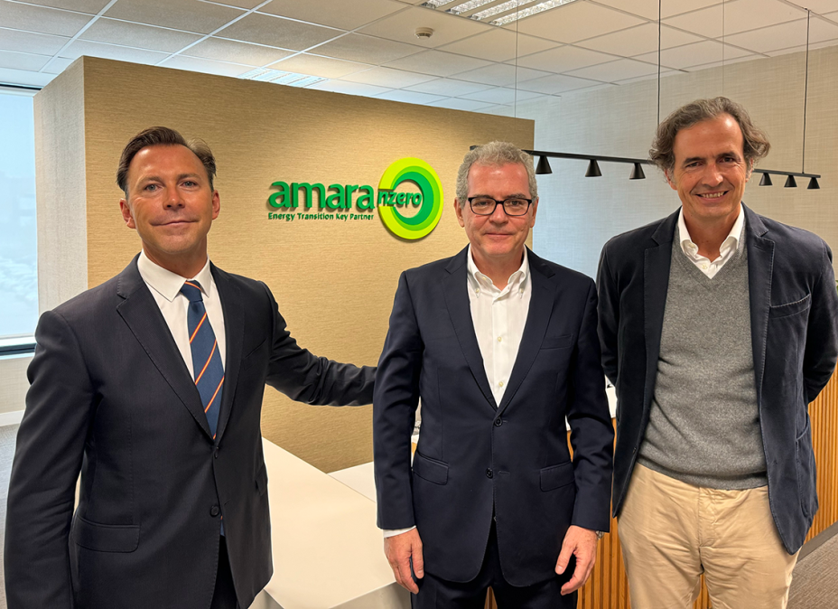 Pablo Isla en la sede de Amara NZero junto Gonzalo Errejón y Pablo Arnús