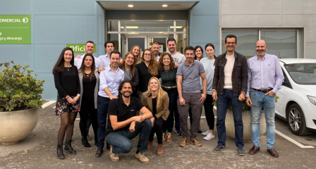 Equipo de Amara NZero Valencia junto a Juan García Buitrón